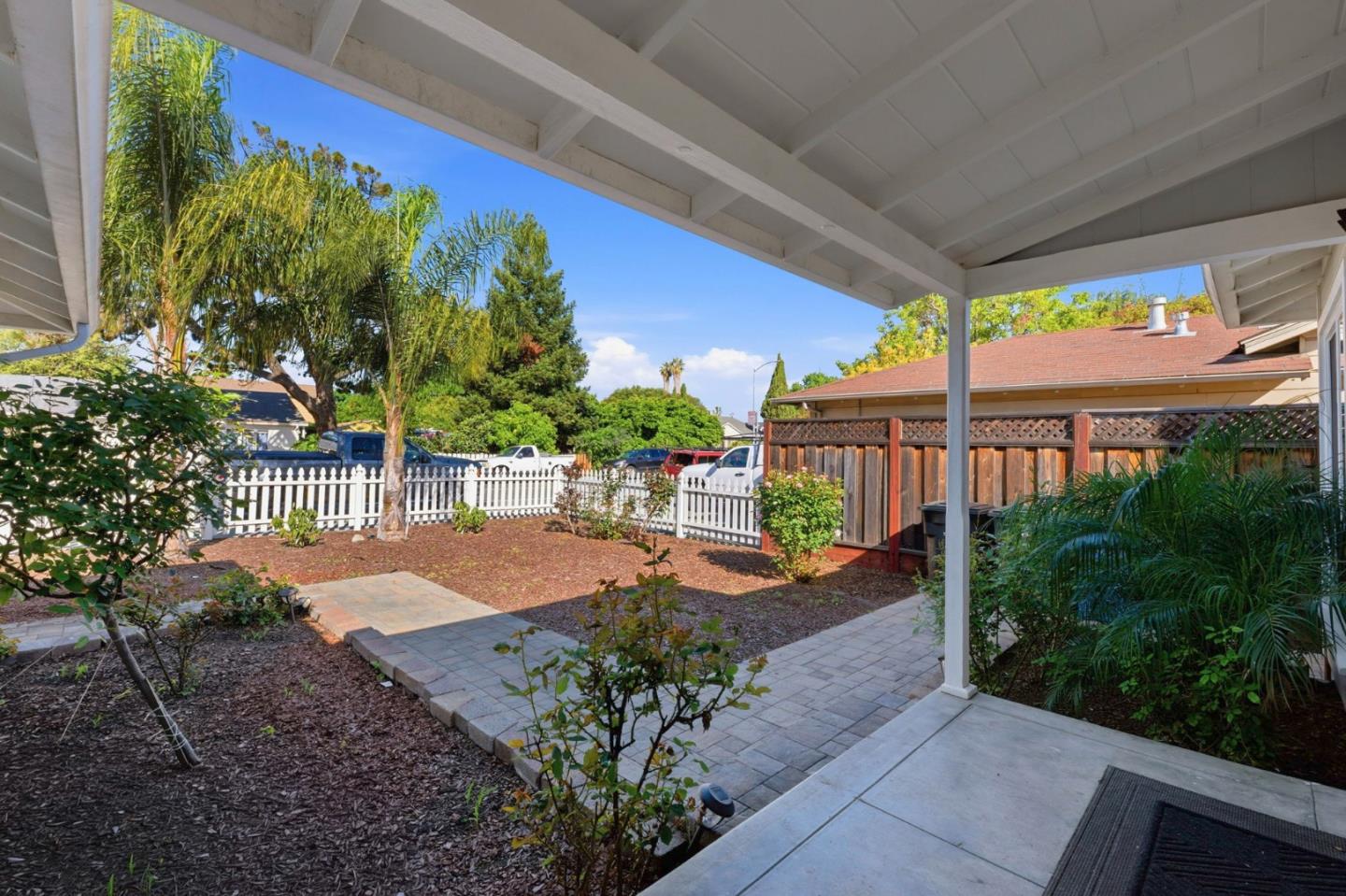 Detail Gallery Image 6 of 31 For 2170 Clarke Ave, East Palo Alto,  CA 94303 - 3 Beds | 2 Baths