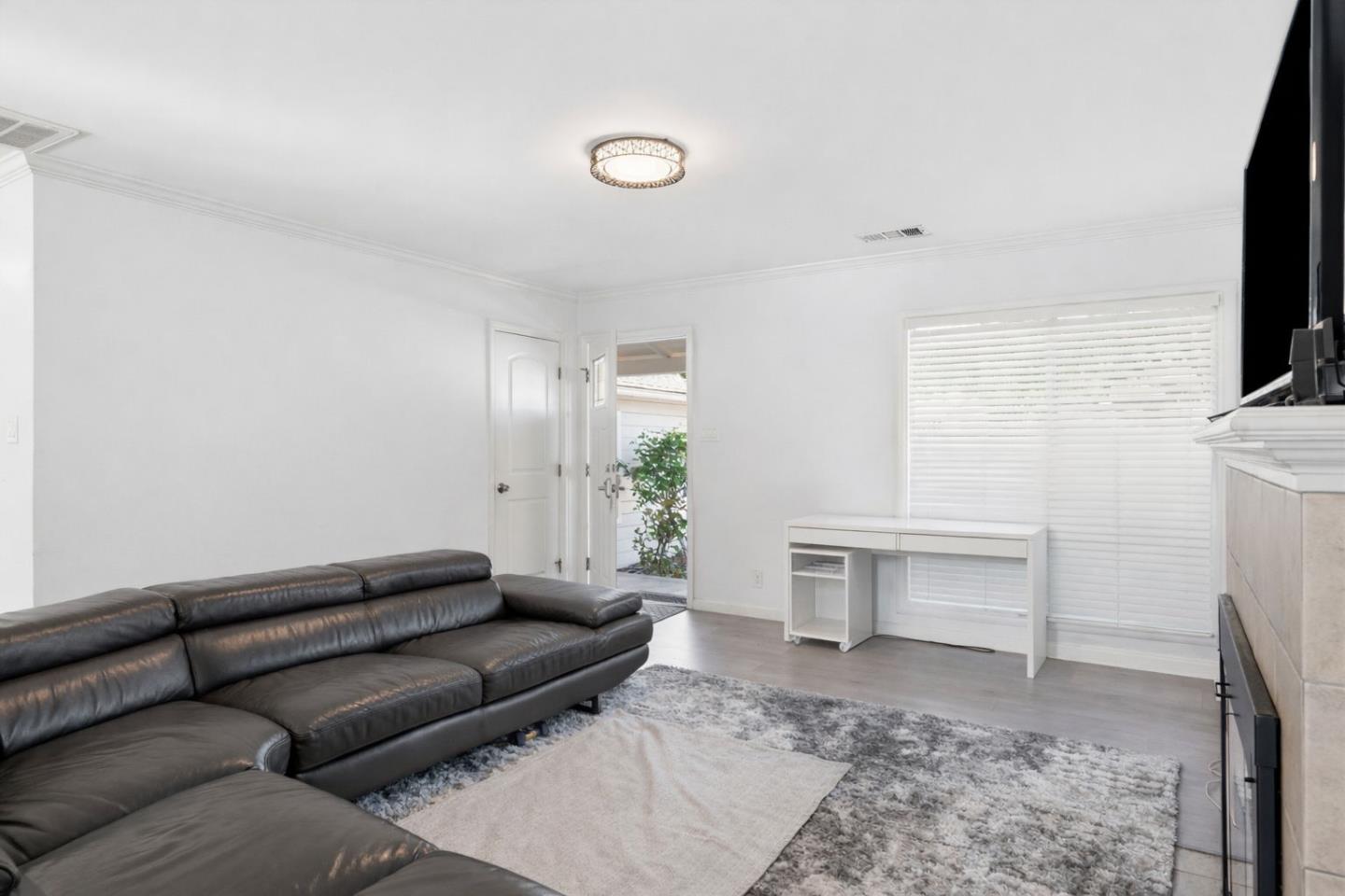 Detail Gallery Image 9 of 31 For 2170 Clarke Ave, East Palo Alto,  CA 94303 - 3 Beds | 2 Baths