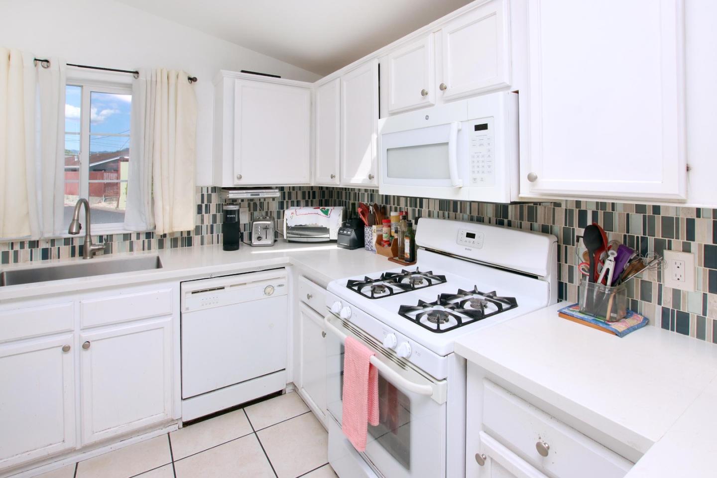 Detail Gallery Image 8 of 17 For Old San Jose,  Soquel,  CA 95073 - 3 Beds | 2 Baths