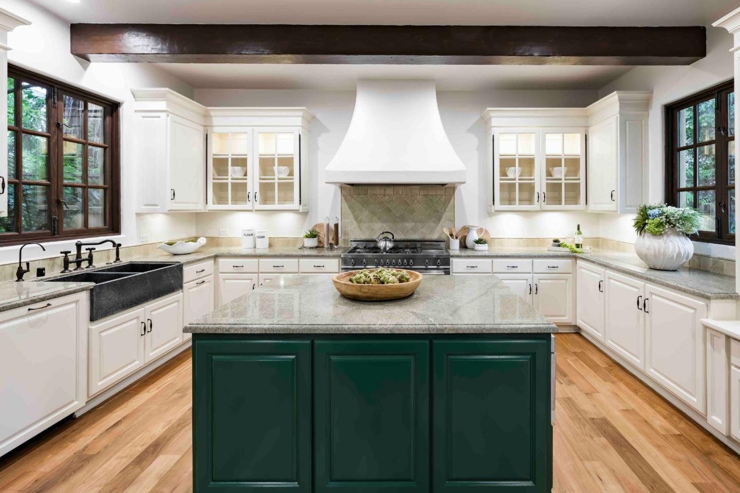 Detail Gallery Image 13 of 37 For 1932 Emerson St, Palo Alto,  CA 94301 - 6 Beds | 6 Baths