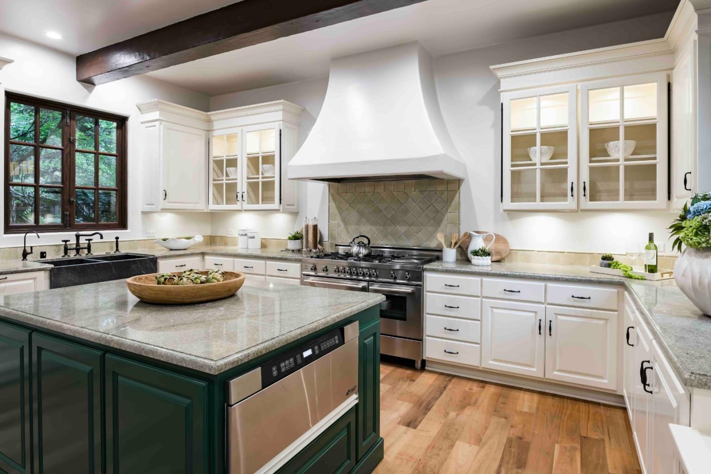 Detail Gallery Image 14 of 37 For 1932 Emerson St, Palo Alto,  CA 94301 - 6 Beds | 6 Baths