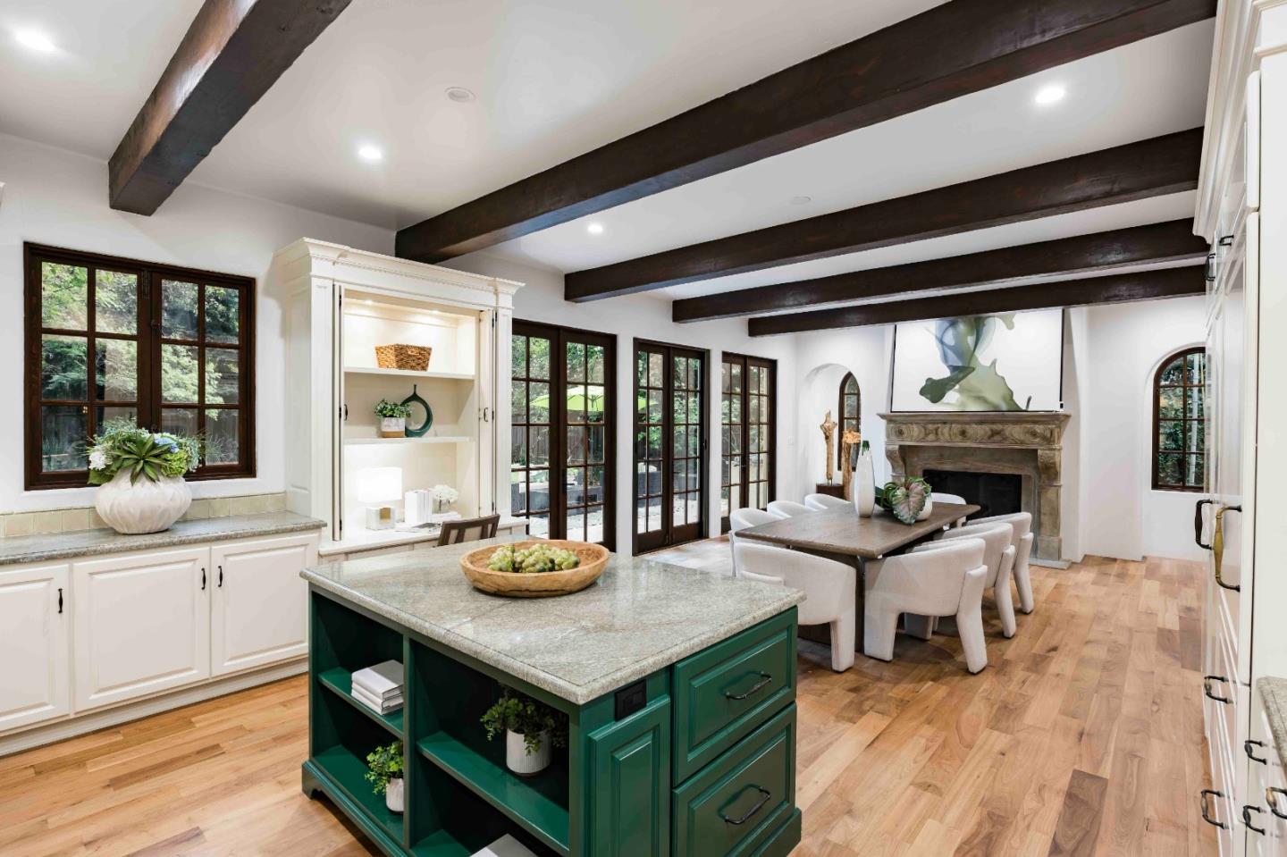 Detail Gallery Image 15 of 37 For 1932 Emerson St, Palo Alto,  CA 94301 - 6 Beds | 6 Baths