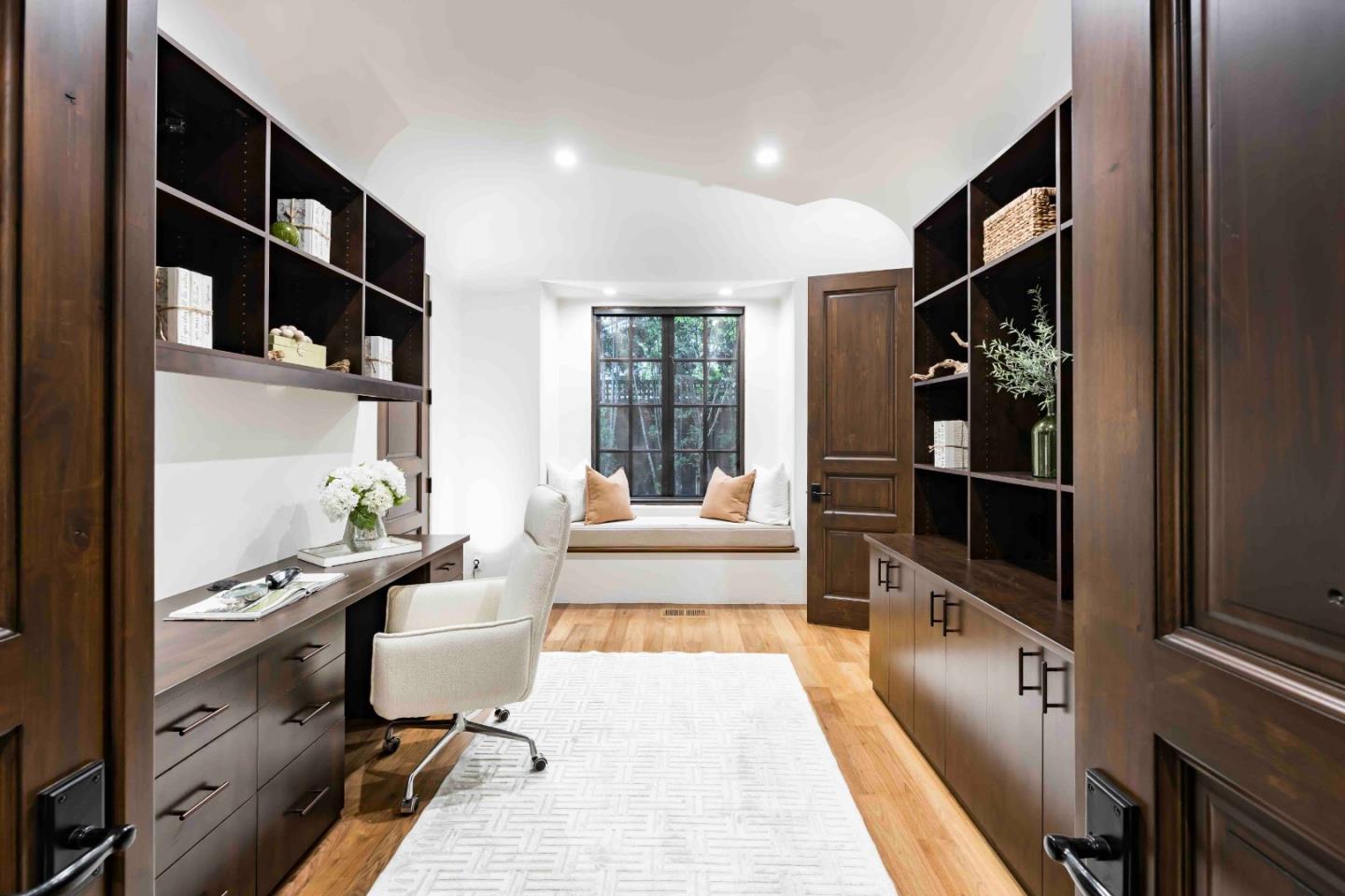 Detail Gallery Image 16 of 37 For 1932 Emerson St, Palo Alto,  CA 94301 - 6 Beds | 6 Baths