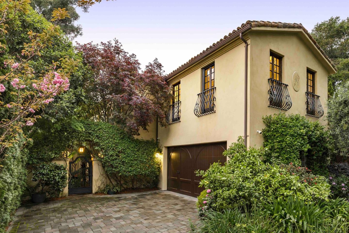 Detail Gallery Image 2 of 37 For 1932 Emerson St, Palo Alto,  CA 94301 - 6 Beds | 6 Baths