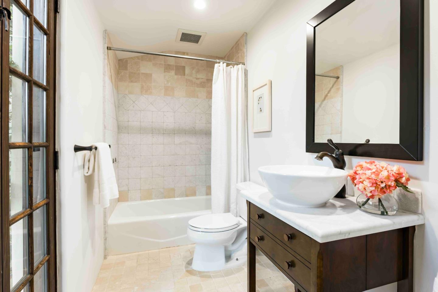 Detail Gallery Image 25 of 37 For 1932 Emerson St, Palo Alto,  CA 94301 - 6 Beds | 6 Baths