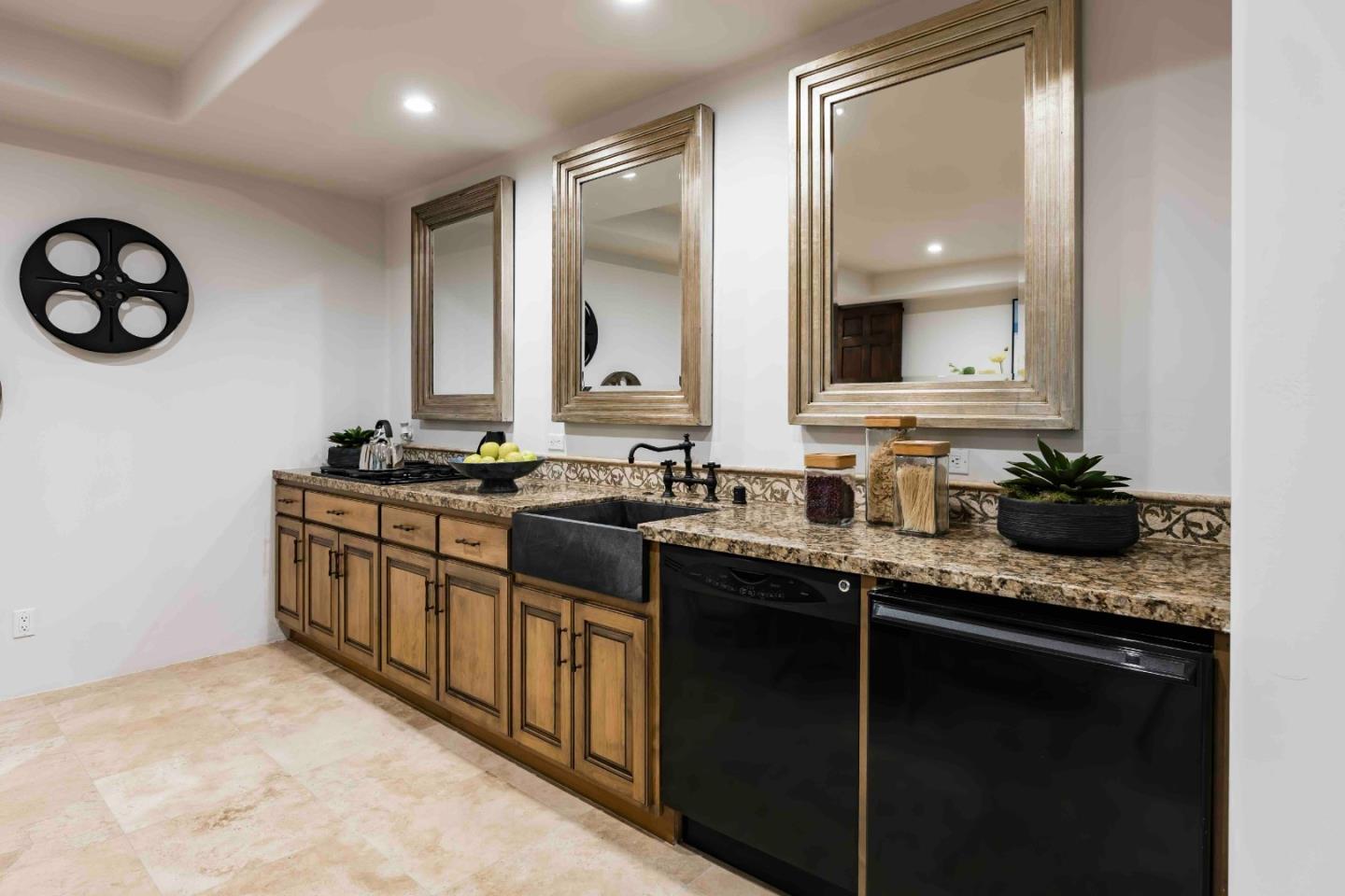 Detail Gallery Image 29 of 37 For 1932 Emerson St, Palo Alto,  CA 94301 - 6 Beds | 6 Baths