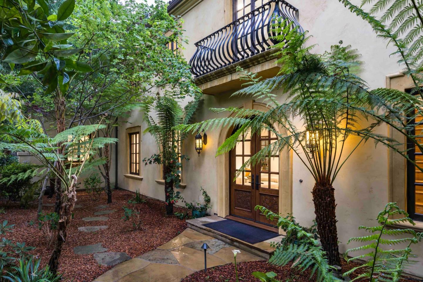 Detail Gallery Image 3 of 37 For 1932 Emerson St, Palo Alto,  CA 94301 - 6 Beds | 6 Baths