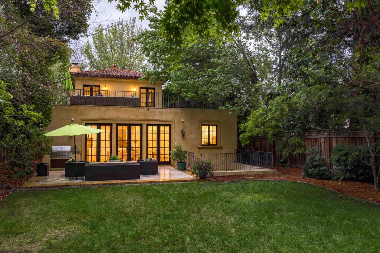 Detail Gallery Image 4 of 37 For 1932 Emerson St, Palo Alto,  CA 94301 - 6 Beds | 6 Baths