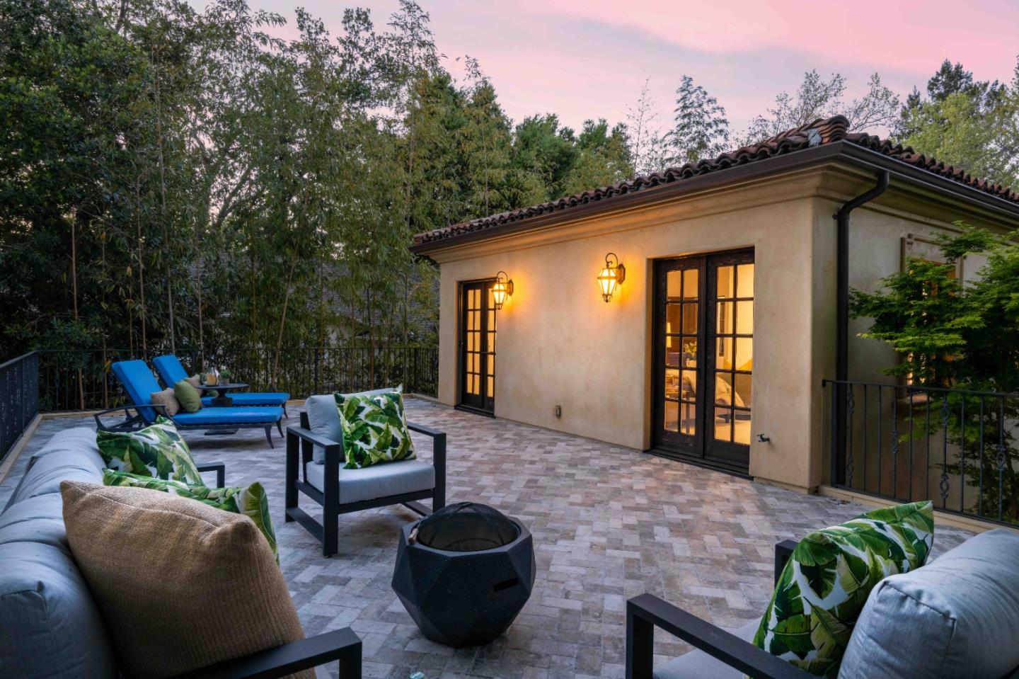 Detail Gallery Image 6 of 37 For 1932 Emerson St, Palo Alto,  CA 94301 - 6 Beds | 6 Baths