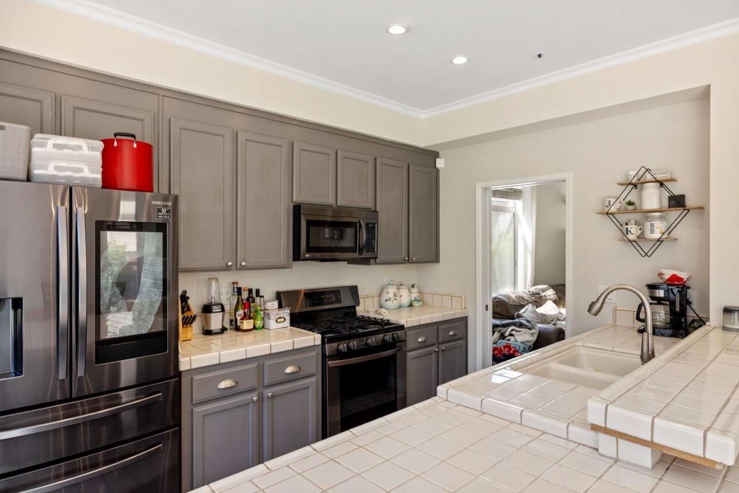 Detail Gallery Image 10 of 47 For 17554 Sugarmill Rd, Salinas,  CA 93908 - 5 Beds | 2/1 Baths