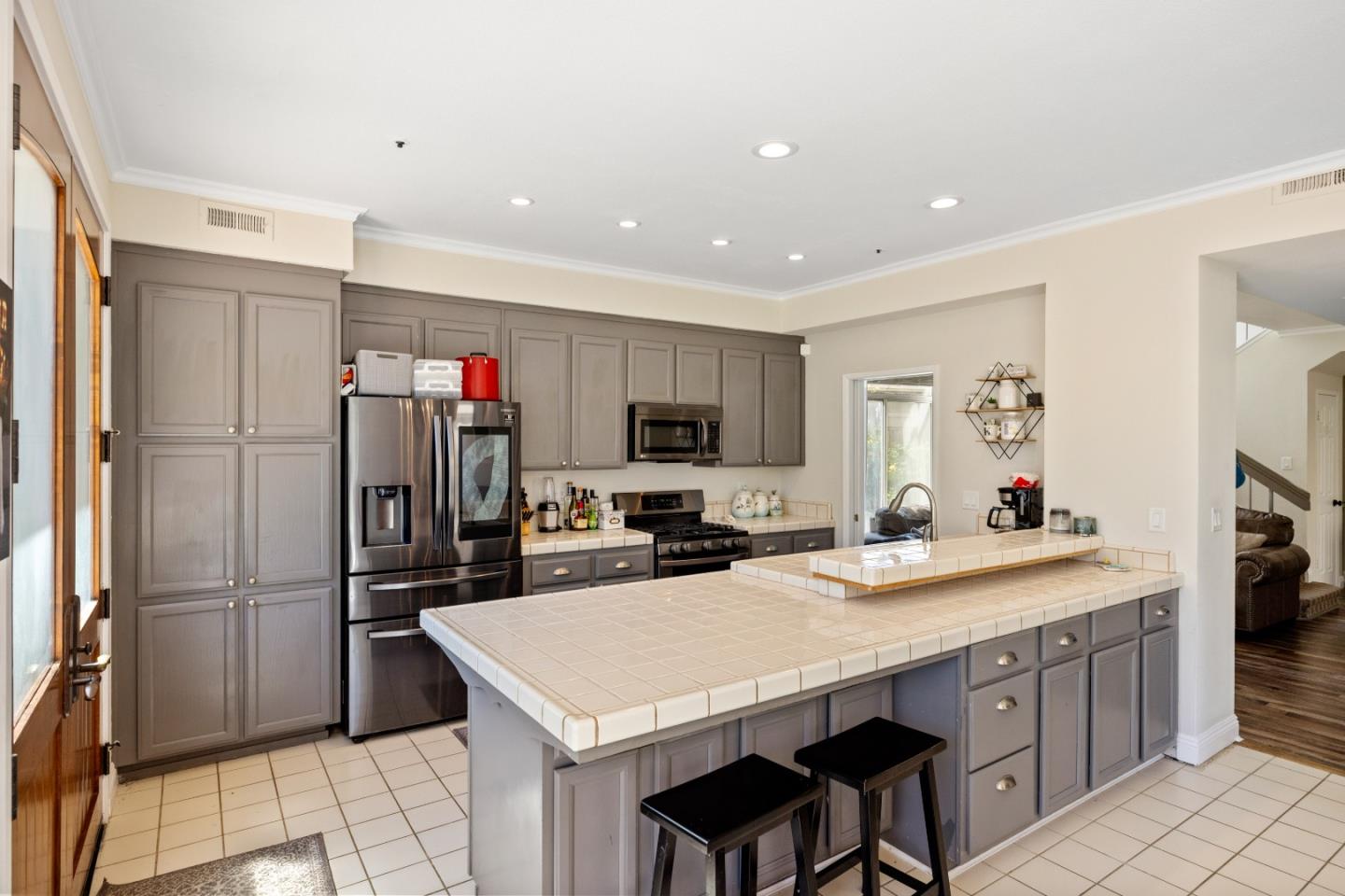 Detail Gallery Image 11 of 47 For 17554 Sugarmill Rd, Salinas,  CA 93908 - 5 Beds | 2/1 Baths