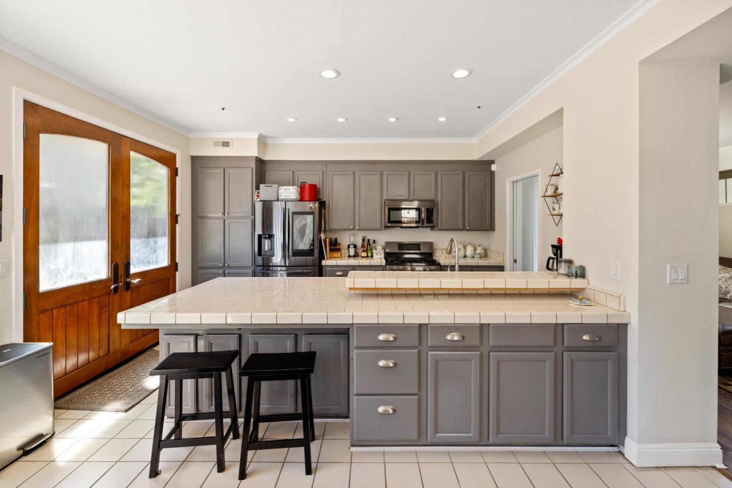 Detail Gallery Image 14 of 47 For 17554 Sugarmill Rd, Salinas,  CA 93908 - 5 Beds | 2/1 Baths