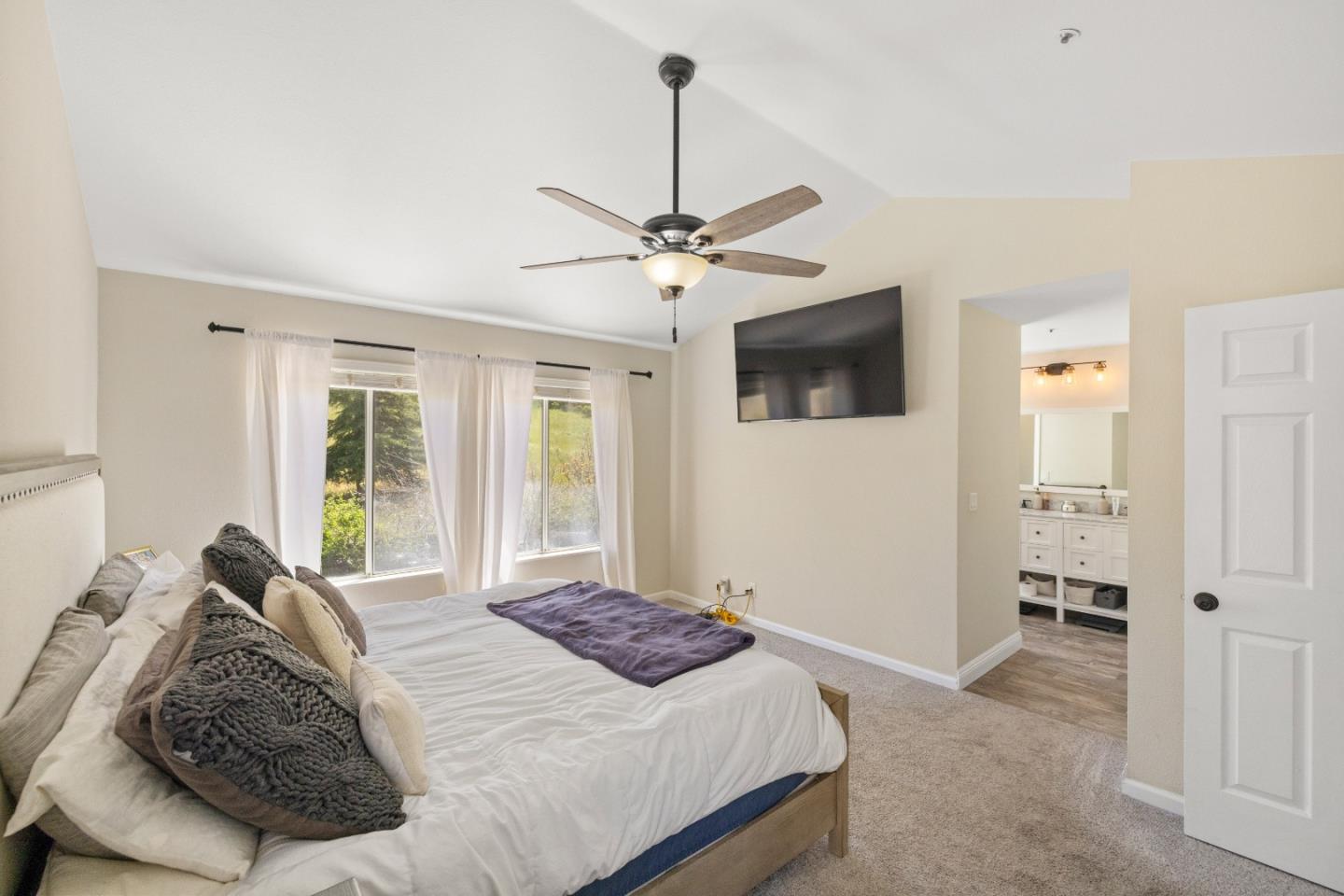 Detail Gallery Image 19 of 47 For 17554 Sugarmill Rd, Salinas,  CA 93908 - 5 Beds | 2/1 Baths