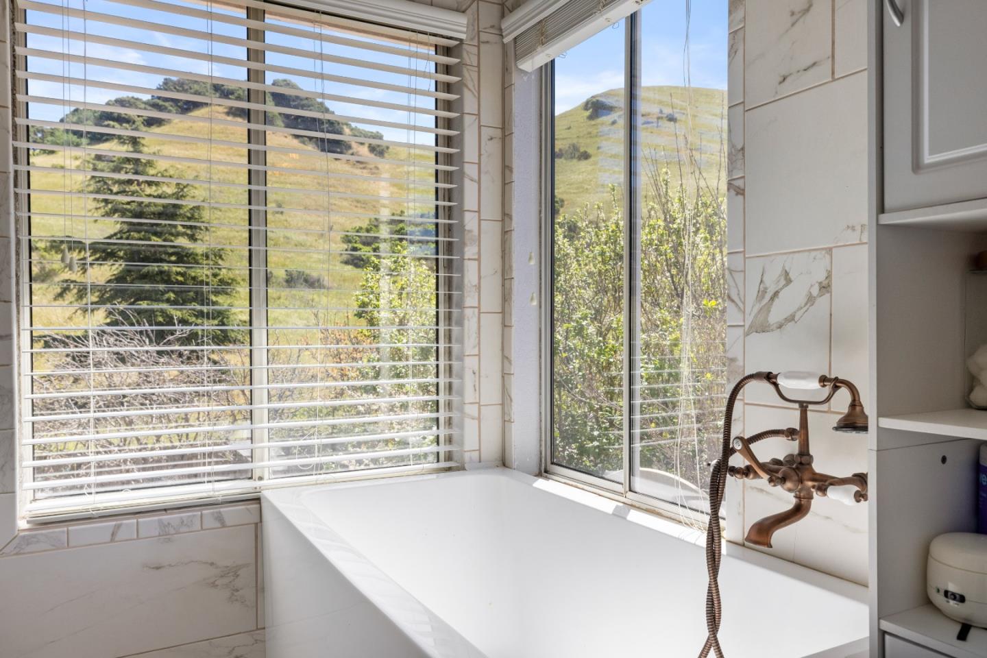 Detail Gallery Image 22 of 47 For 17554 Sugarmill Rd, Salinas,  CA 93908 - 5 Beds | 2/1 Baths