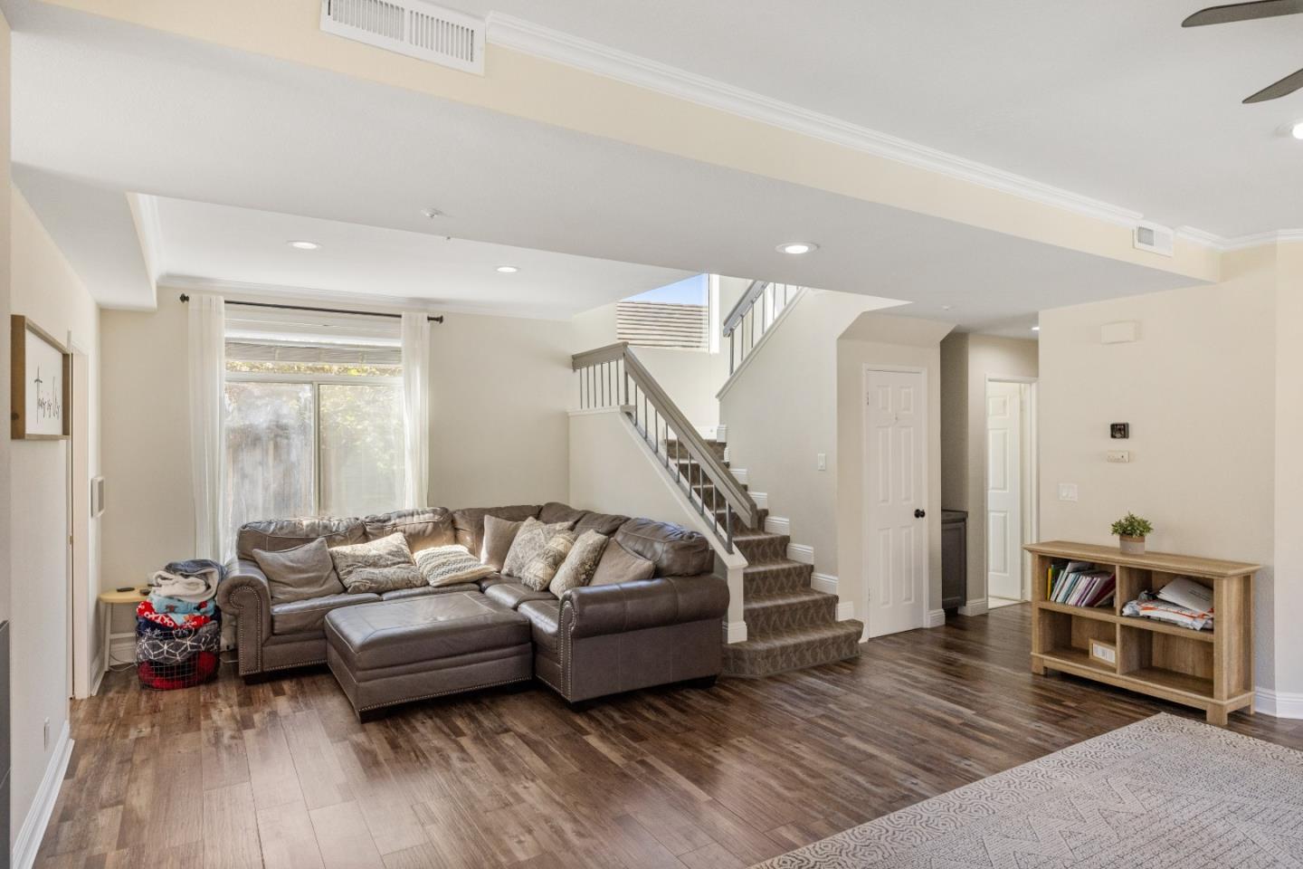 Detail Gallery Image 5 of 47 For 17554 Sugarmill Rd, Salinas,  CA 93908 - 5 Beds | 2/1 Baths