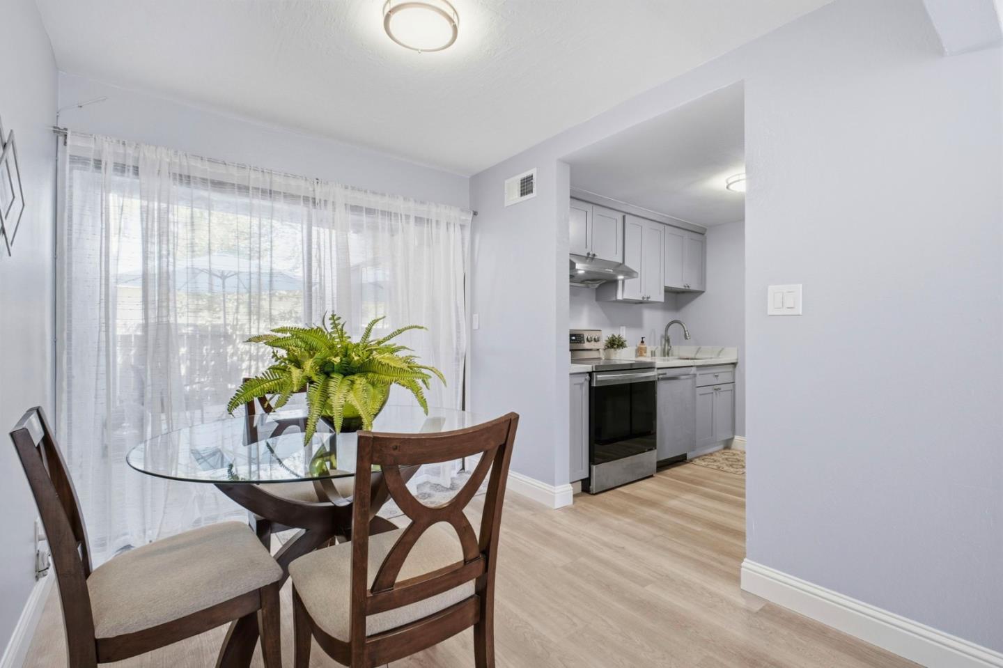 Detail Gallery Image 5 of 21 For 39902 Fremont Blvd, Fremont,  CA 94538 - 1 Beds | 1 Baths