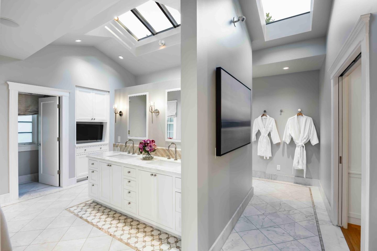 Detail Gallery Image 20 of 42 For 428 Maple St, Palo Alto,  CA 94301 - 5 Beds | 5/1 Baths