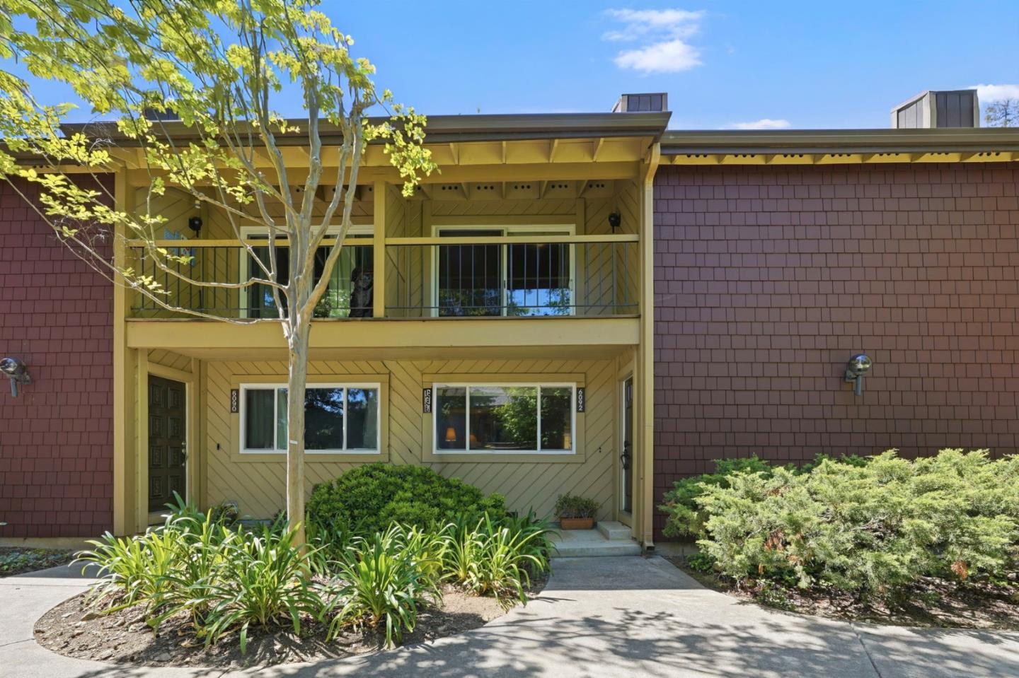 Detail Gallery Image 2 of 40 For 6092 Calle De Amor, San Jose,  CA 95124 - 2 Beds | 2/1 Baths