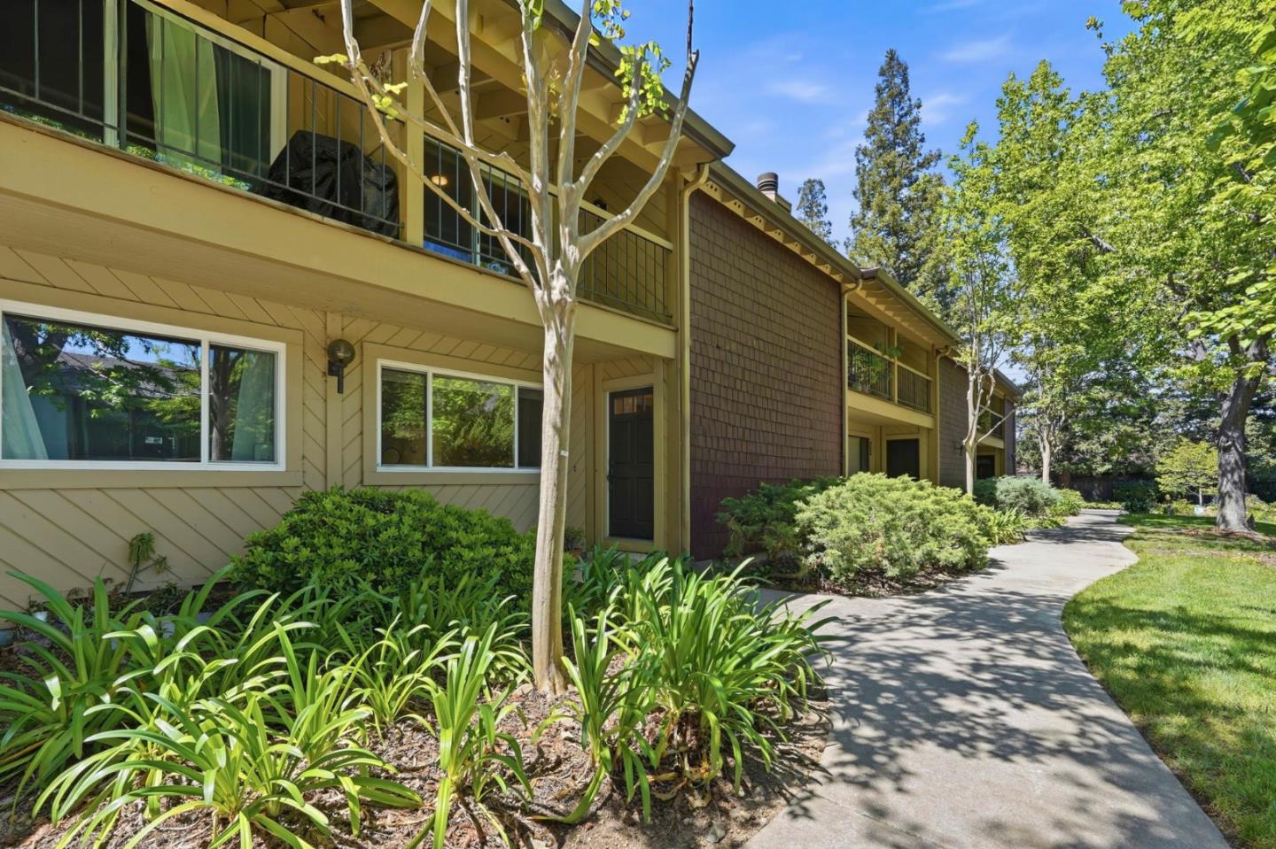 Detail Gallery Image 4 of 40 For 6092 Calle De Amor, San Jose,  CA 95124 - 2 Beds | 2/1 Baths