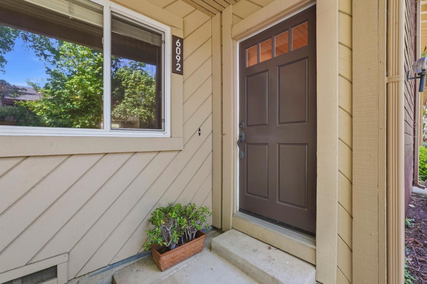 Detail Gallery Image 5 of 40 For 6092 Calle De Amor, San Jose,  CA 95124 - 2 Beds | 2/1 Baths