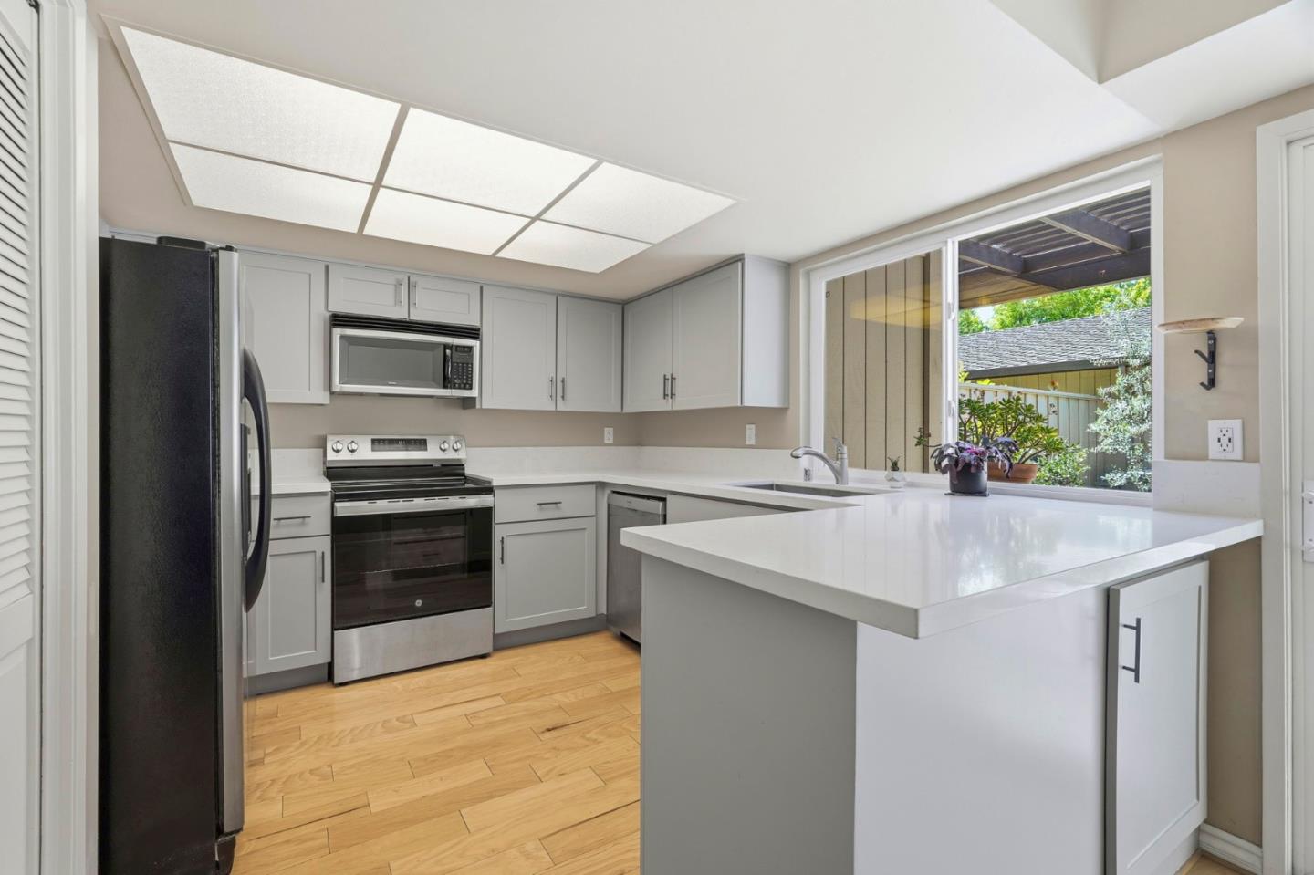 Detail Gallery Image 9 of 40 For 6092 Calle De Amor, San Jose,  CA 95124 - 2 Beds | 2/1 Baths