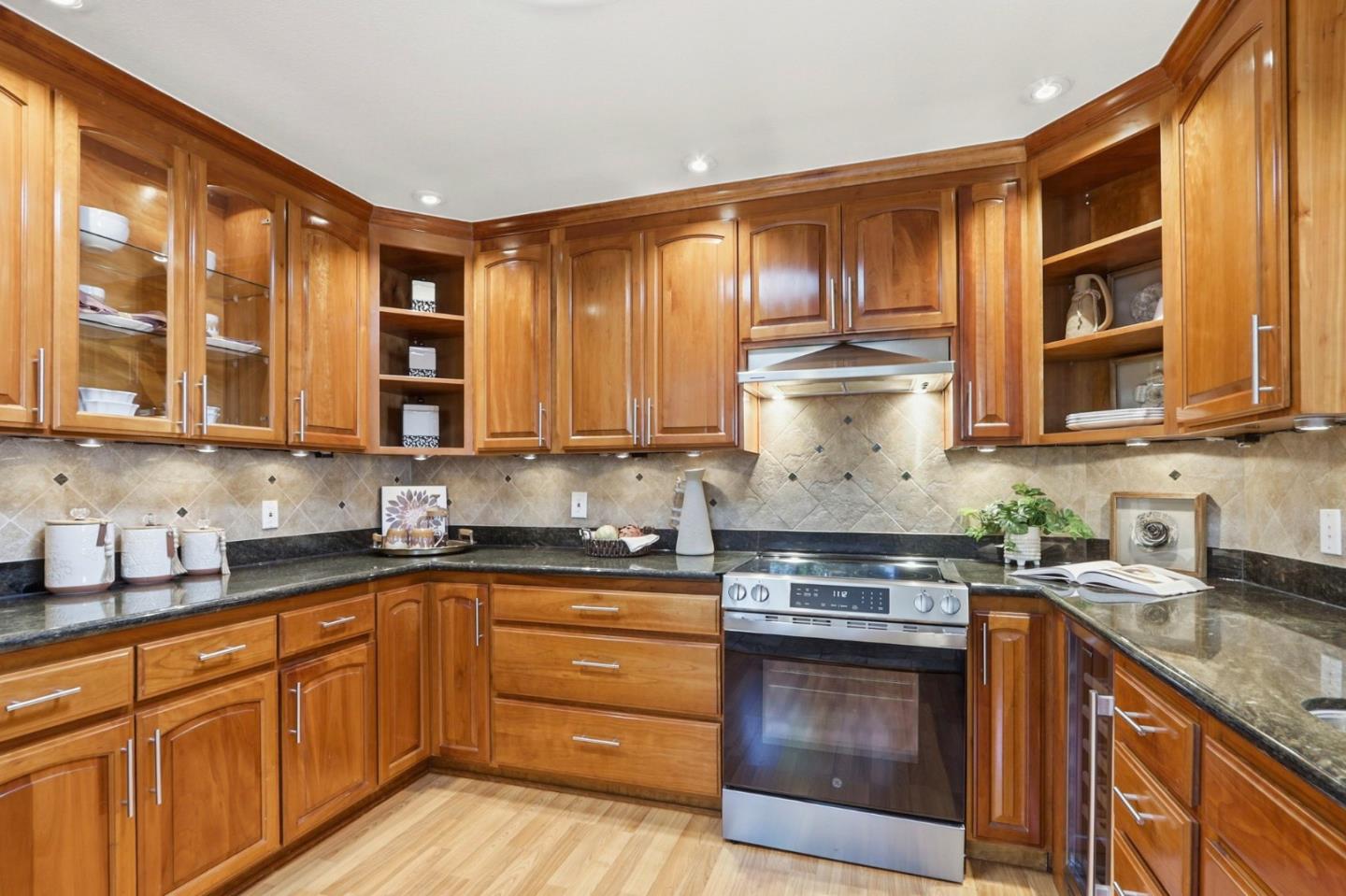 Detail Gallery Image 12 of 48 For 651 Larkmead Ct, San Jose,  CA 95117 - 3 Beds | 2 Baths