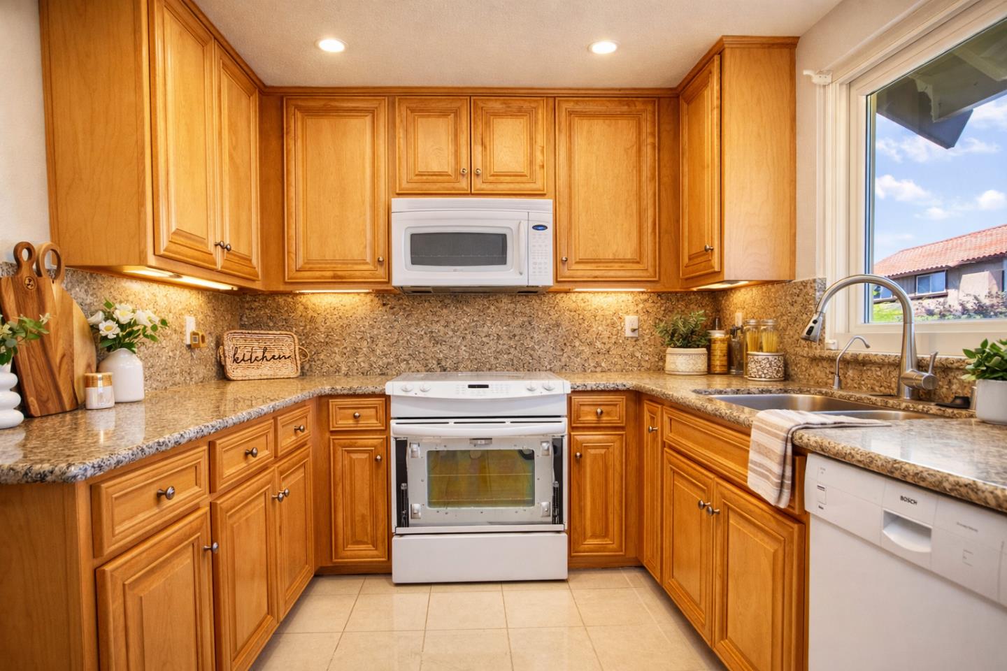 Detail Gallery Image 3 of 24 For 350 Otono Ct, San Jose,  CA 95111 - 3 Beds | 2 Baths