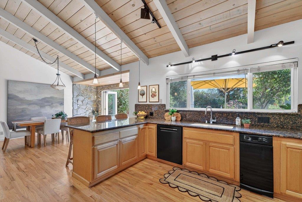 Detail Gallery Image 14 of 61 For 121 Greenbrier Dr, Aptos,  CA 95003 - 4 Beds | 2/1 Baths