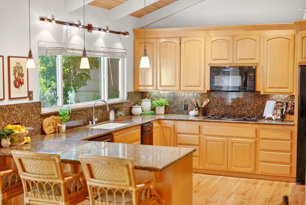 Detail Gallery Image 17 of 61 For 121 Greenbrier Dr, Aptos,  CA 95003 - 4 Beds | 2/1 Baths