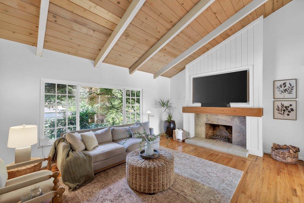 Detail Gallery Image 6 of 61 For 121 Greenbrier Dr, Aptos,  CA 95003 - 4 Beds | 2/1 Baths