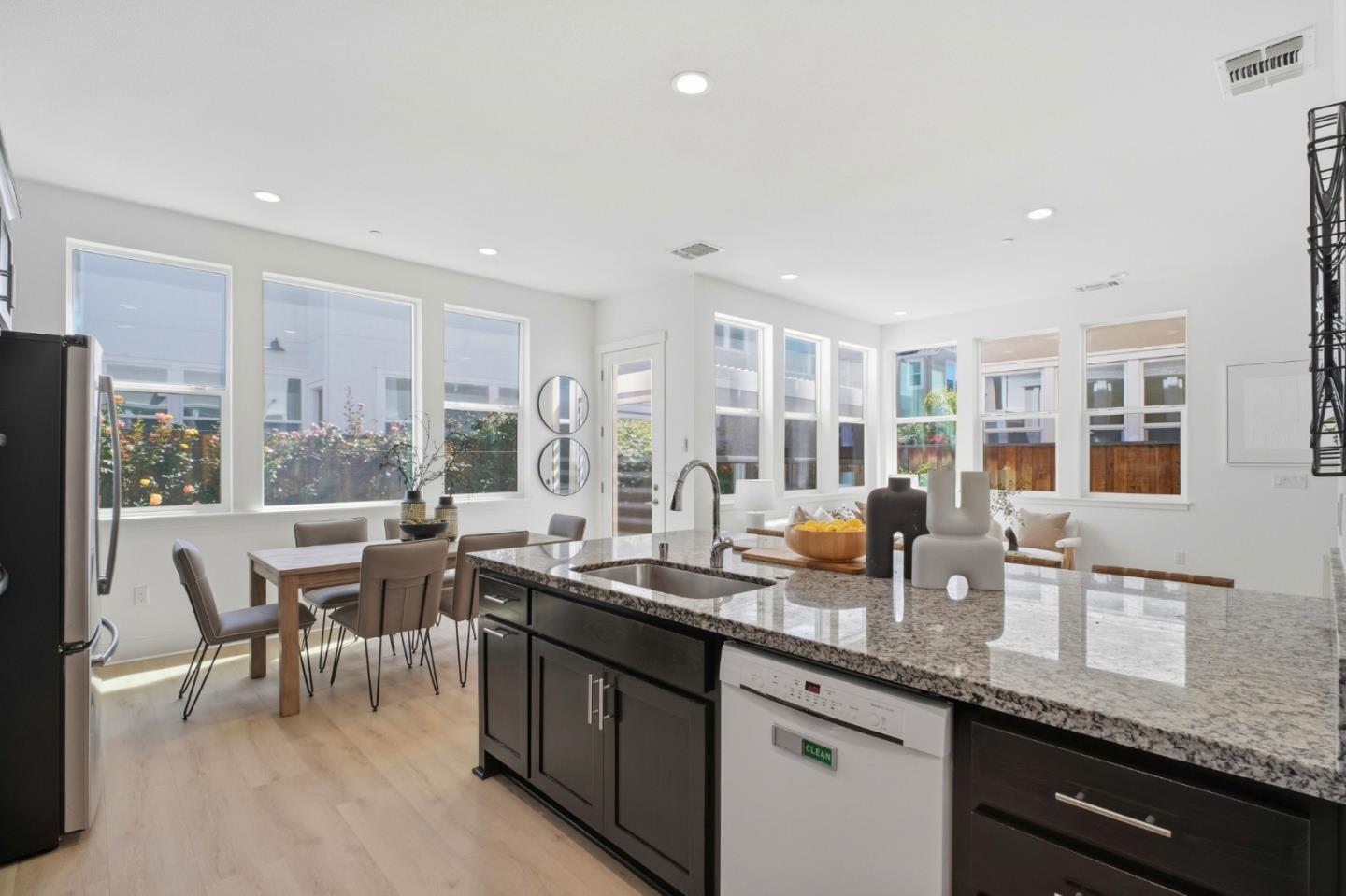 Detail Gallery Image 12 of 47 For 8420 Blue Anchor Way, Newark,  CA 94560 - 4 Beds | 3/1 Baths