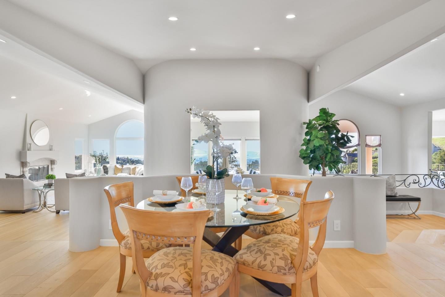 Detail Gallery Image 10 of 42 For 15 Serramar Drive, Oakland,  CA 94611 - 5 Beds | 3/1 Baths