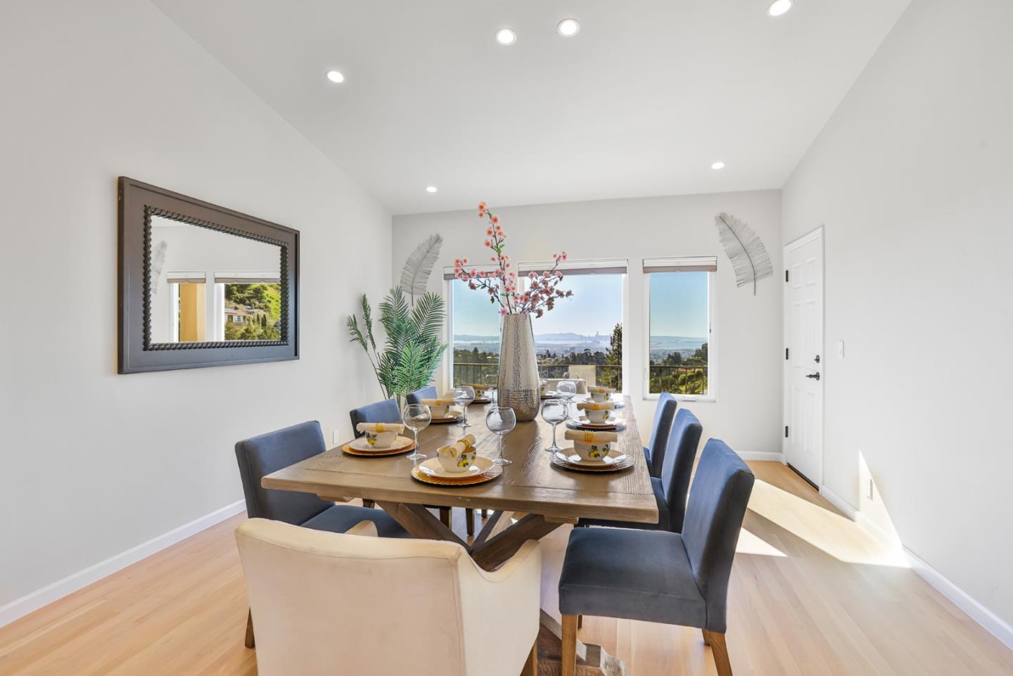 Detail Gallery Image 13 of 42 For 15 Serramar Drive, Oakland,  CA 94611 - 5 Beds | 3/1 Baths