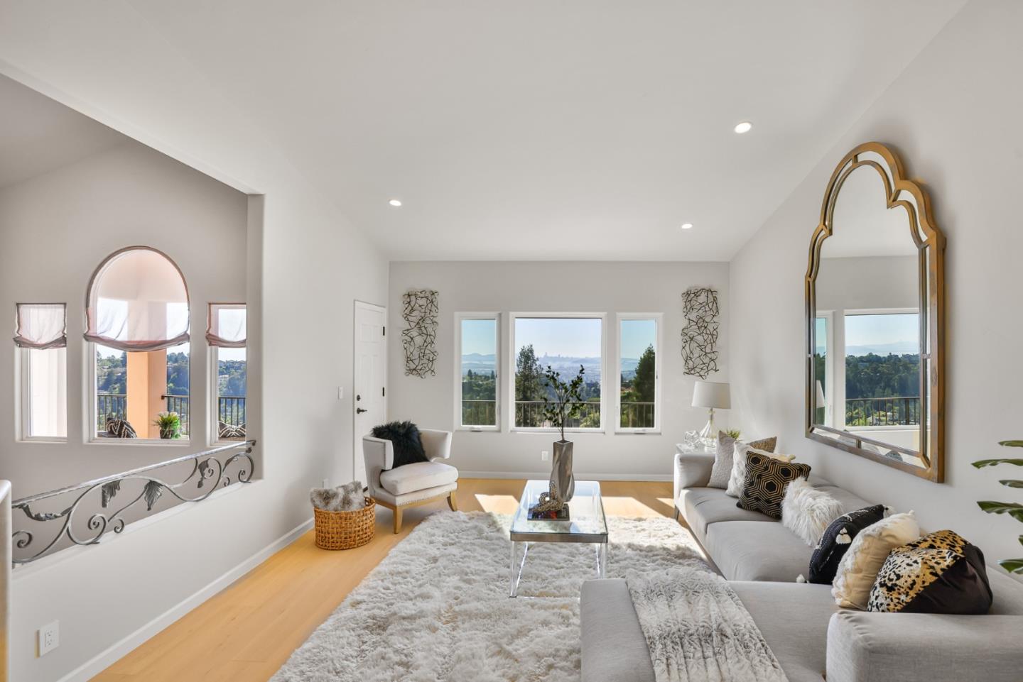 Detail Gallery Image 14 of 42 For 15 Serramar Drive, Oakland,  CA 94611 - 5 Beds | 3/1 Baths