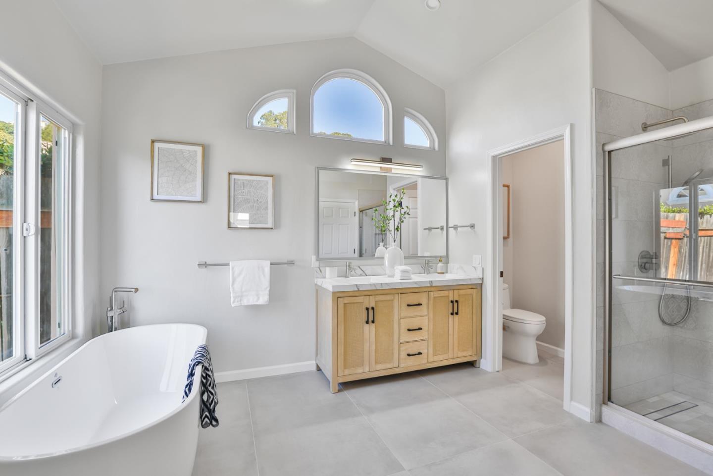 Detail Gallery Image 16 of 42 For 15 Serramar Drive, Oakland,  CA 94611 - 5 Beds | 3/1 Baths