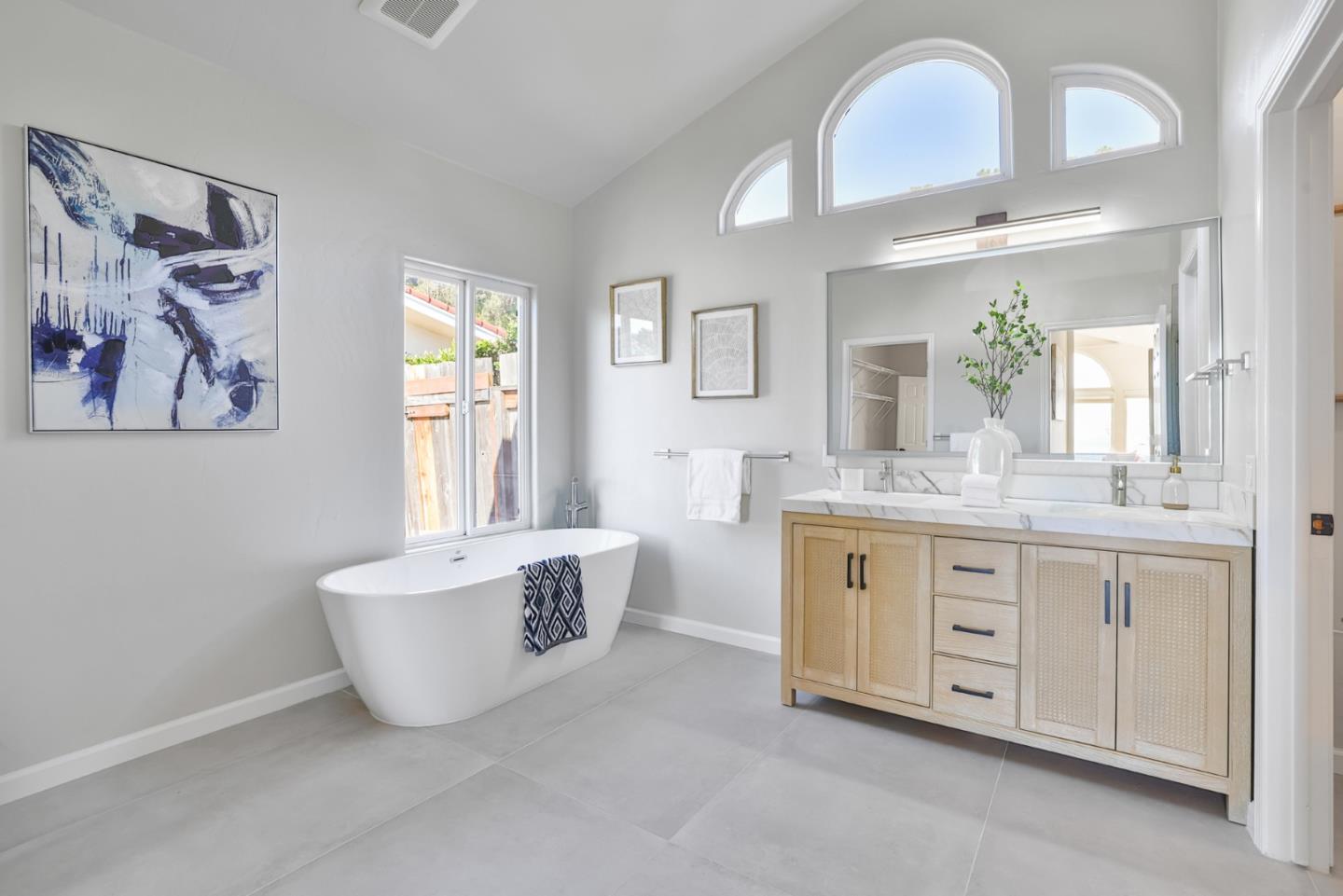 Detail Gallery Image 17 of 42 For 15 Serramar Drive, Oakland,  CA 94611 - 5 Beds | 3/1 Baths