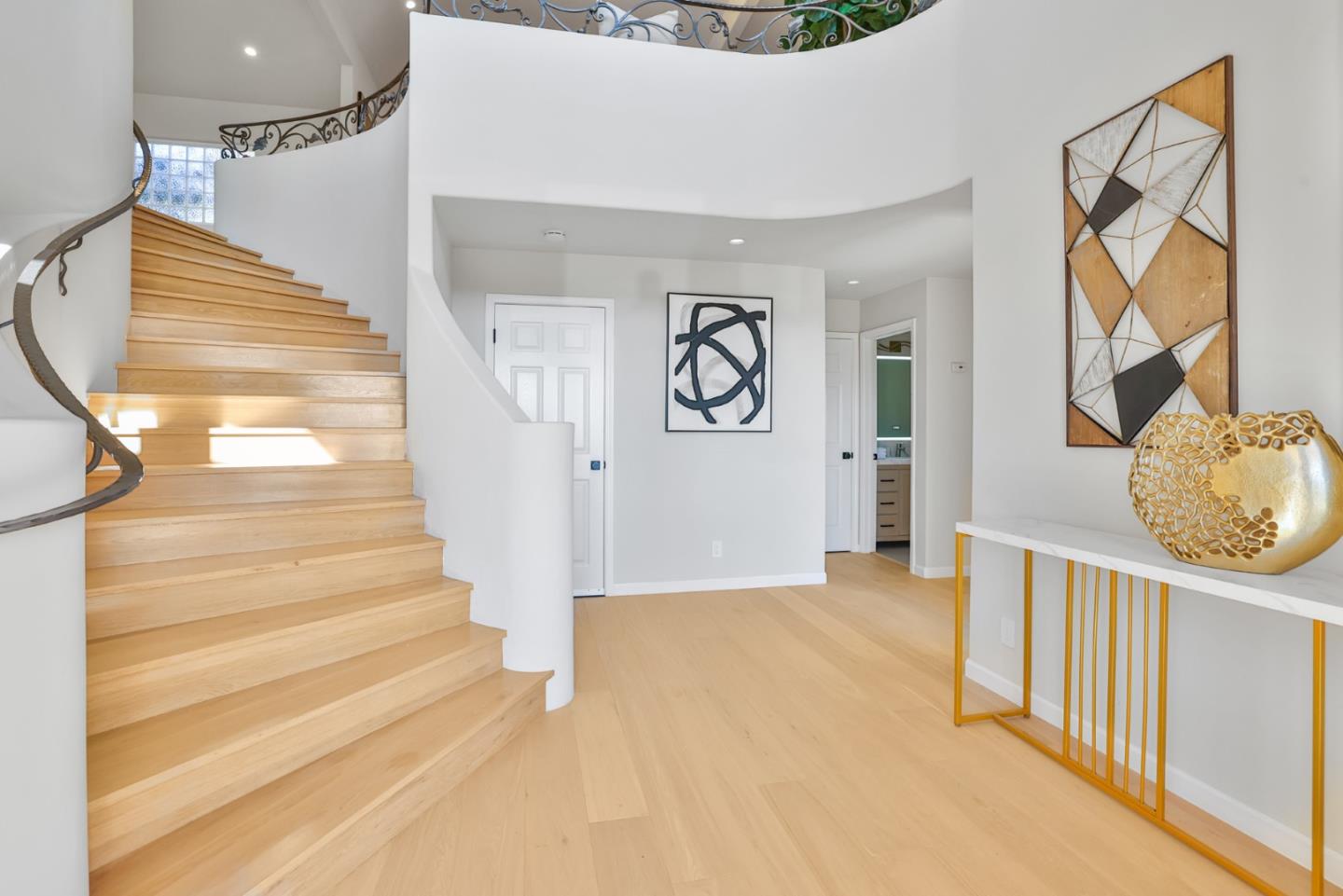 Detail Gallery Image 19 of 42 For 15 Serramar Drive, Oakland,  CA 94611 - 5 Beds | 3/1 Baths