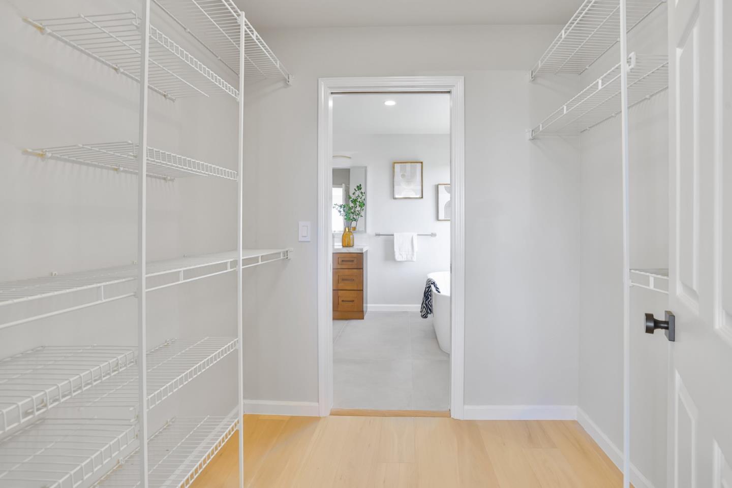 Detail Gallery Image 22 of 42 For 15 Serramar Drive, Oakland,  CA 94611 - 5 Beds | 3/1 Baths