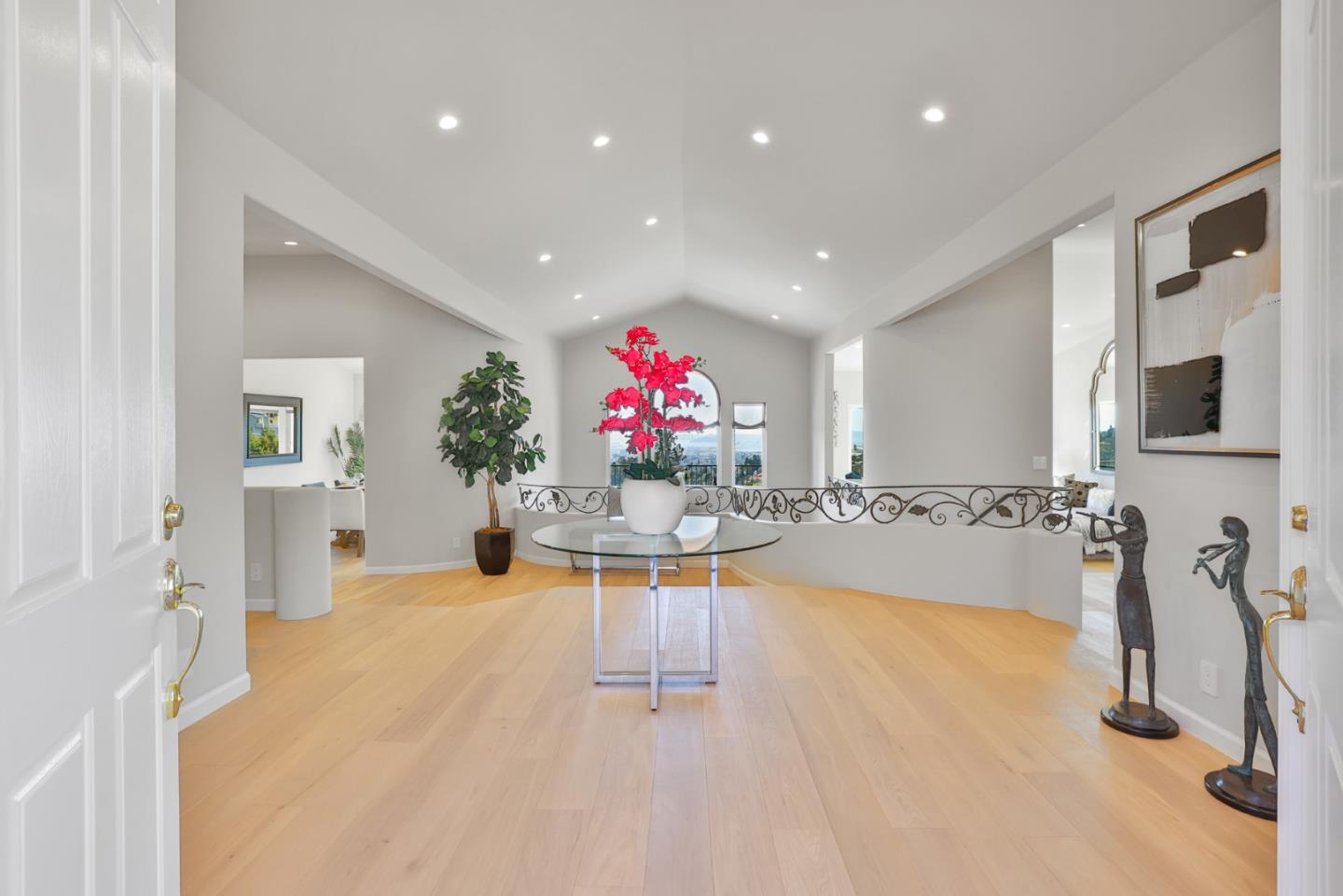 Detail Gallery Image 3 of 42 For 15 Serramar Drive, Oakland,  CA 94611 - 5 Beds | 3/1 Baths