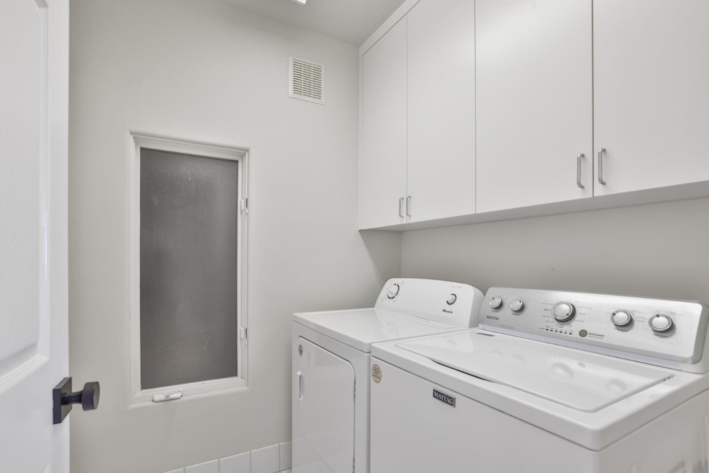 Detail Gallery Image 31 of 42 For 15 Serramar Drive, Oakland,  CA 94611 - 5 Beds | 3/1 Baths