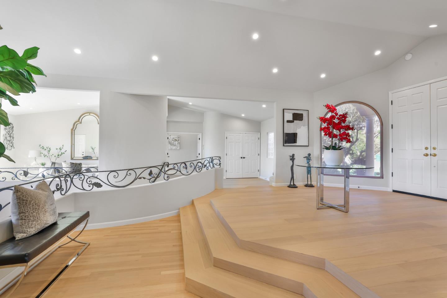 Detail Gallery Image 4 of 42 For 15 Serramar Drive, Oakland,  CA 94611 - 5 Beds | 3/1 Baths