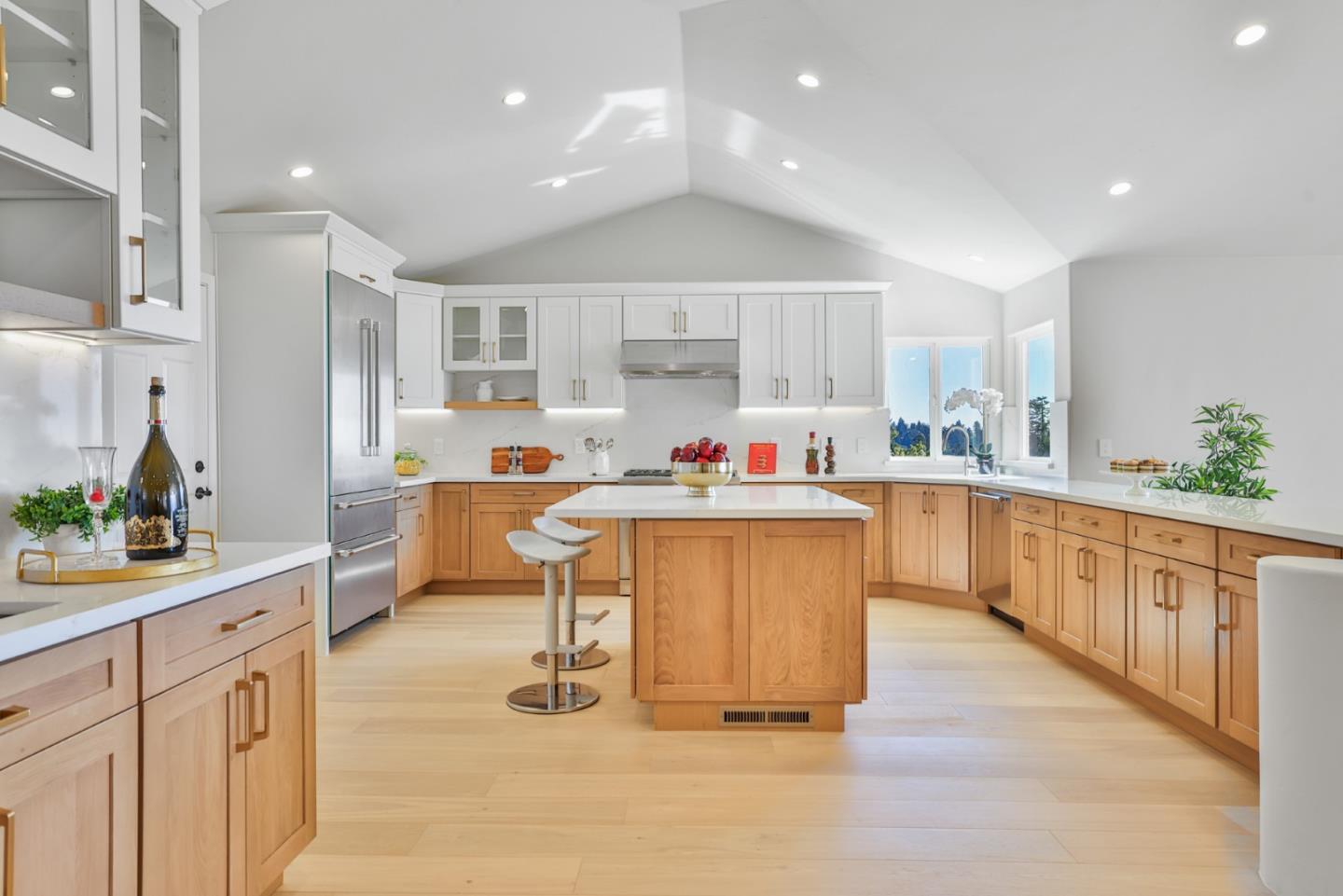 Detail Gallery Image 8 of 42 For 15 Serramar Drive, Oakland,  CA 94611 - 5 Beds | 3/1 Baths