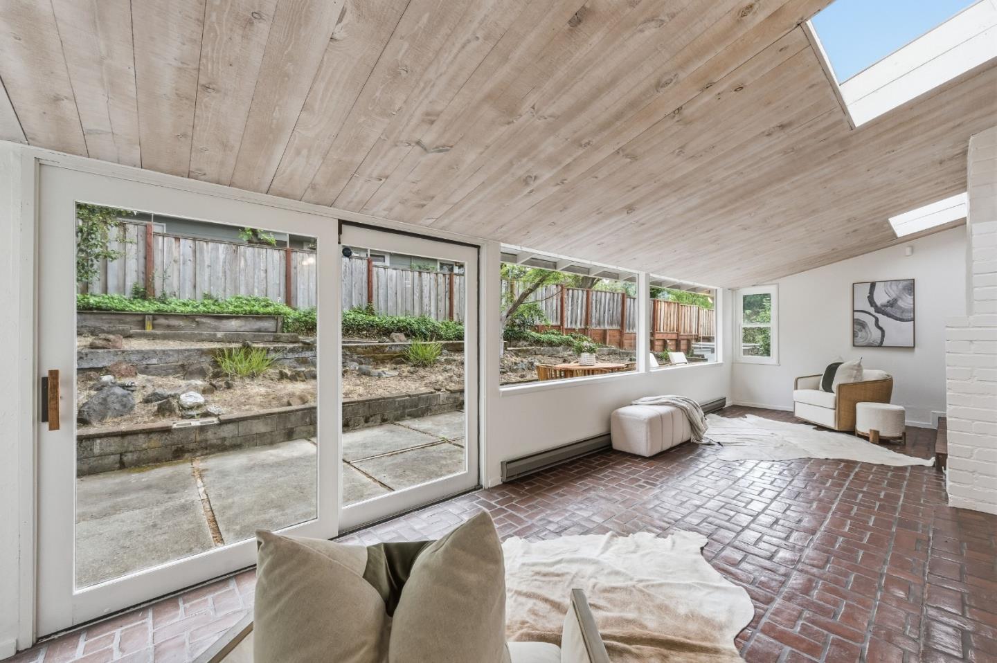 Detail Gallery Image 14 of 47 For 111 Lucero Way, Portola Valley,  CA 94028 - 4 Beds | 3 Baths