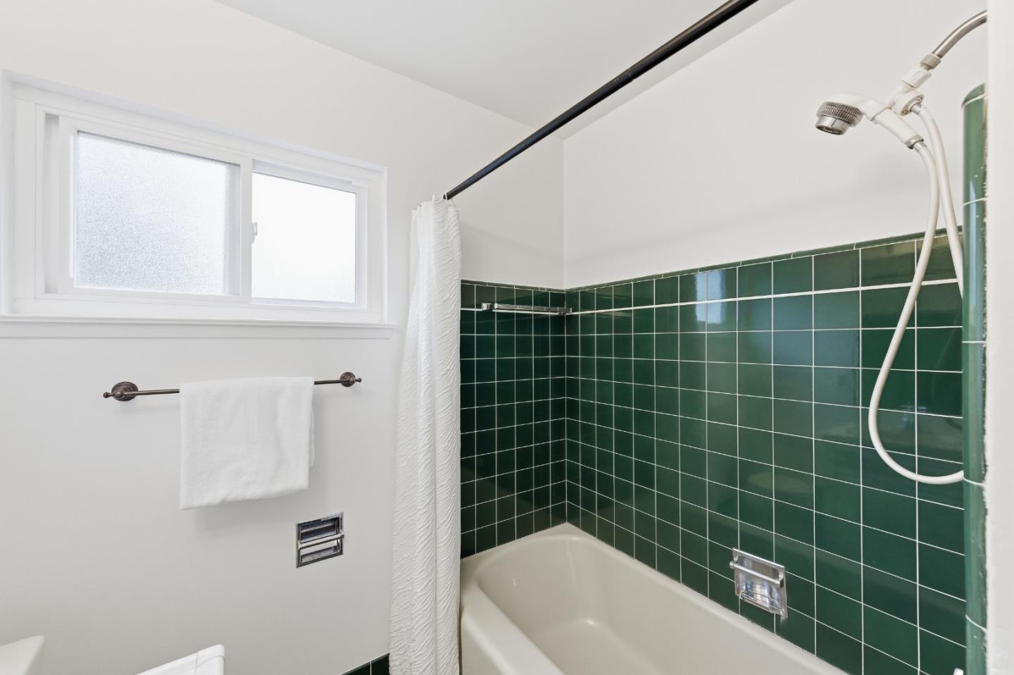 Detail Gallery Image 25 of 47 For 111 Lucero Way, Portola Valley,  CA 94028 - 4 Beds | 3 Baths