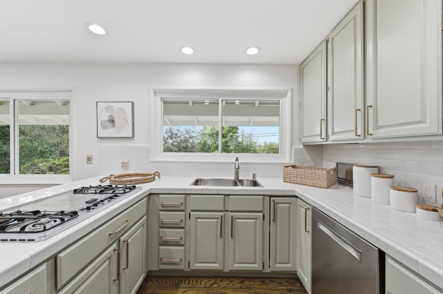 Detail Gallery Image 5 of 47 For 111 Lucero Way, Portola Valley,  CA 94028 - 4 Beds | 3 Baths