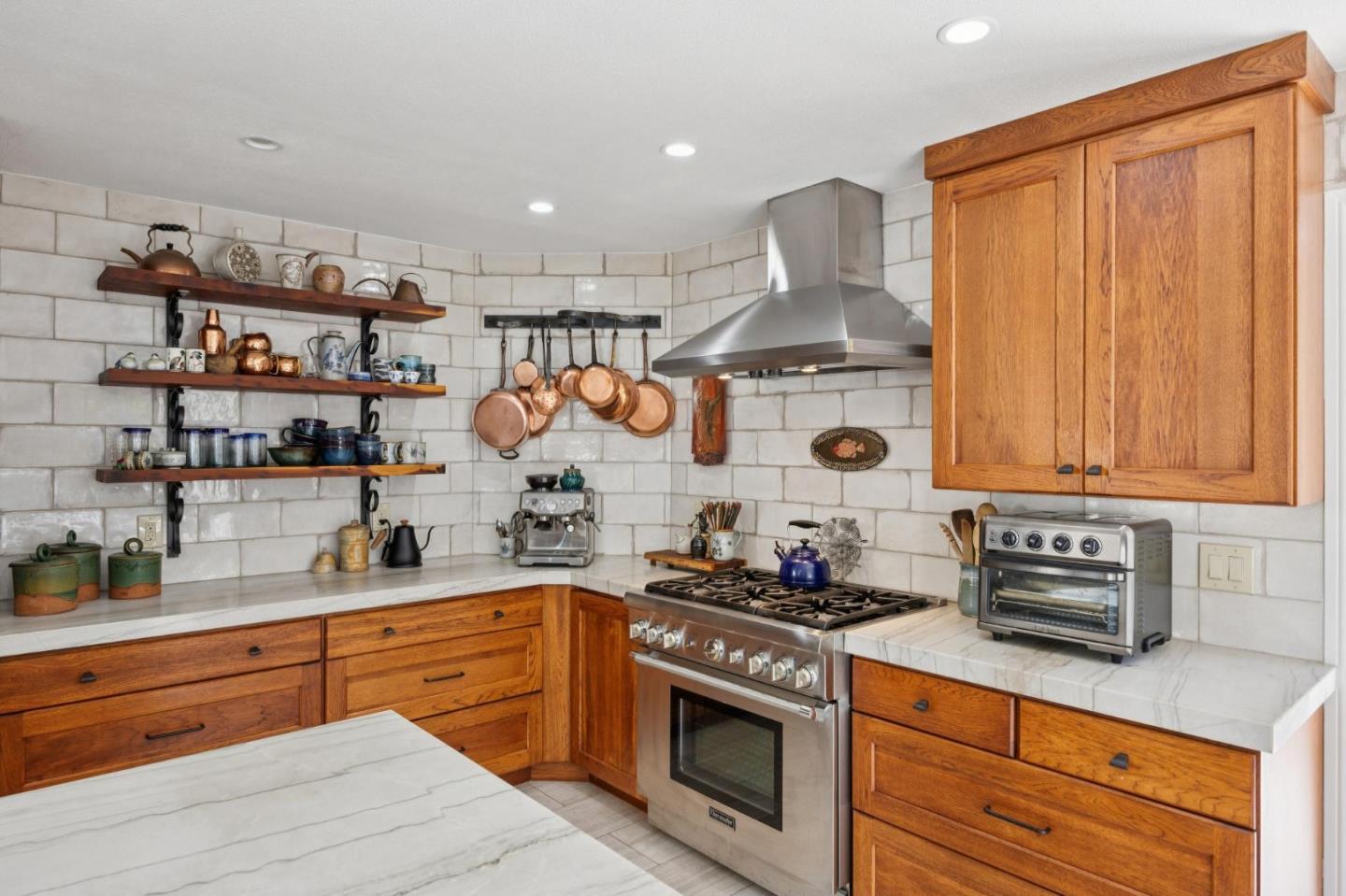 Detail Gallery Image 16 of 44 For 123 Presidio Ave, Half Moon Bay,  CA 94019 - 4 Beds | 3 Baths