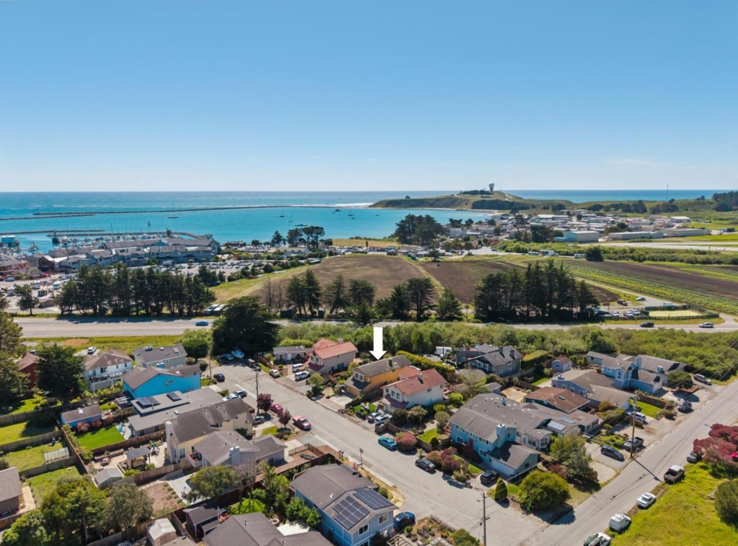 Detail Gallery Image 2 of 44 For 123 Presidio Ave, Half Moon Bay,  CA 94019 - 4 Beds | 3 Baths