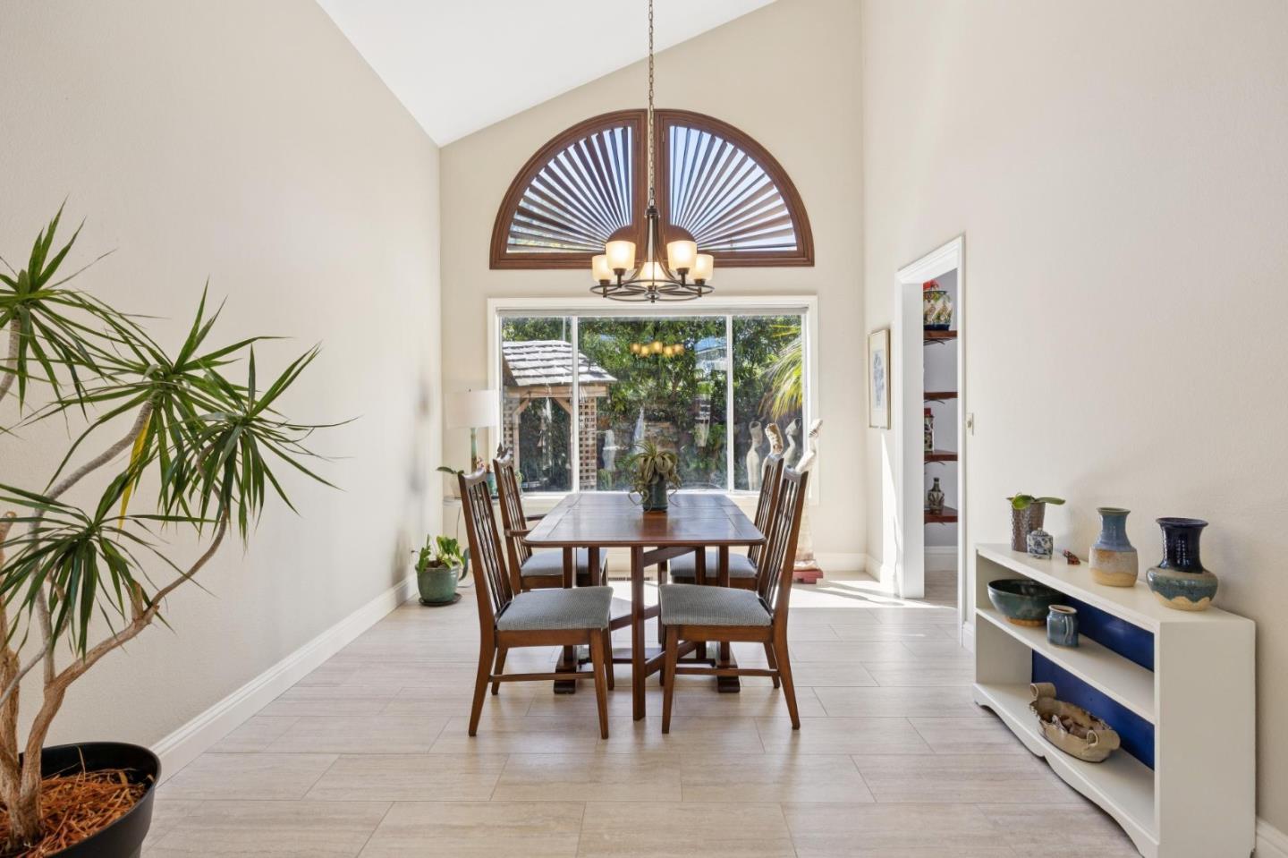 Detail Gallery Image 9 of 44 For 123 Presidio Ave, Half Moon Bay,  CA 94019 - 4 Beds | 3 Baths