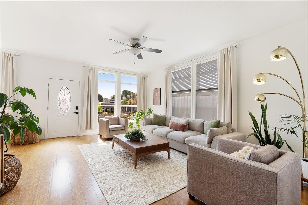 Detail Gallery Image 11 of 56 For 1190 7th Ave #3,  Santa Cruz,  CA 95062 - 3 Beds | 2 Baths