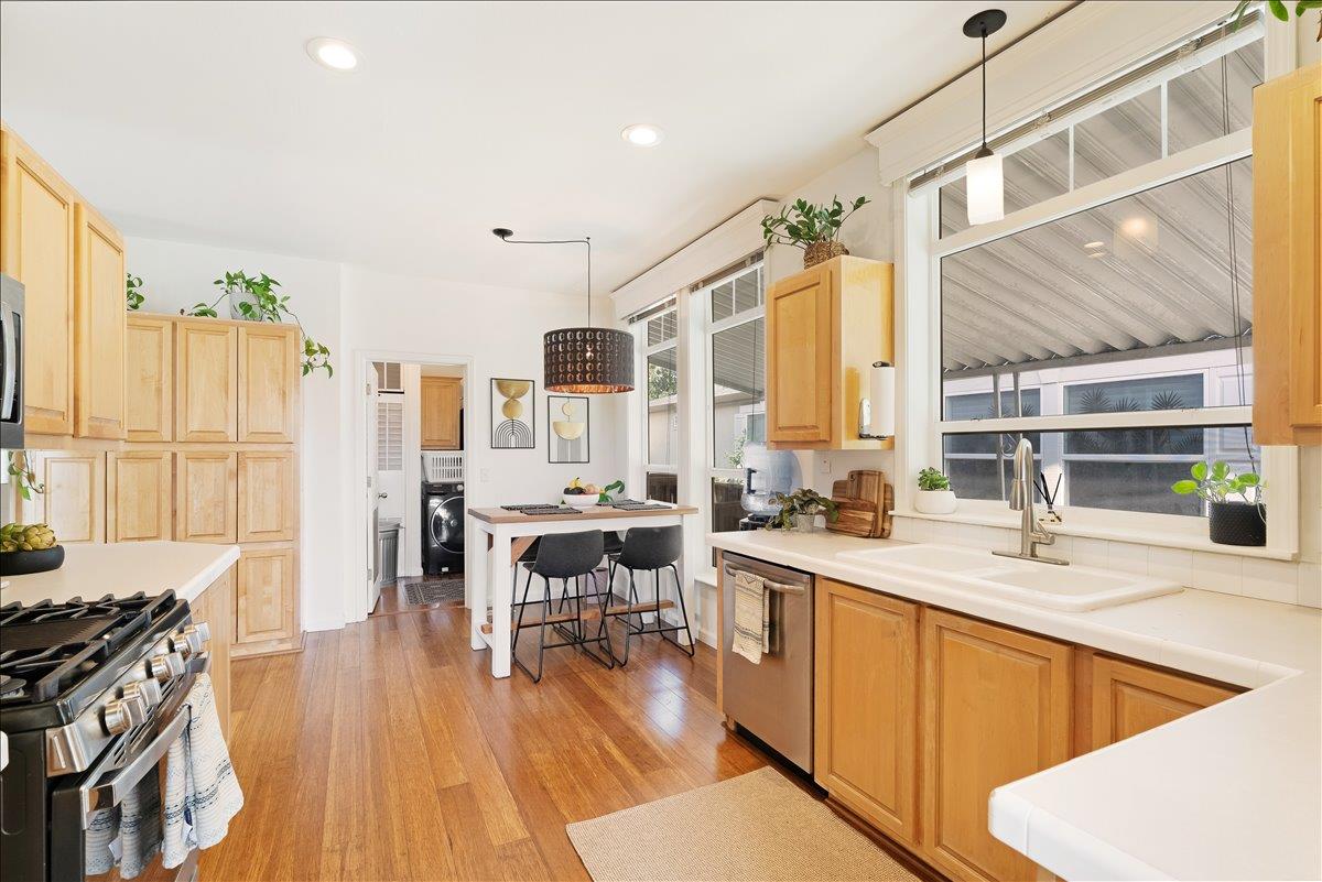 Detail Gallery Image 16 of 56 For 1190 7th Ave #3,  Santa Cruz,  CA 95062 - 3 Beds | 2 Baths